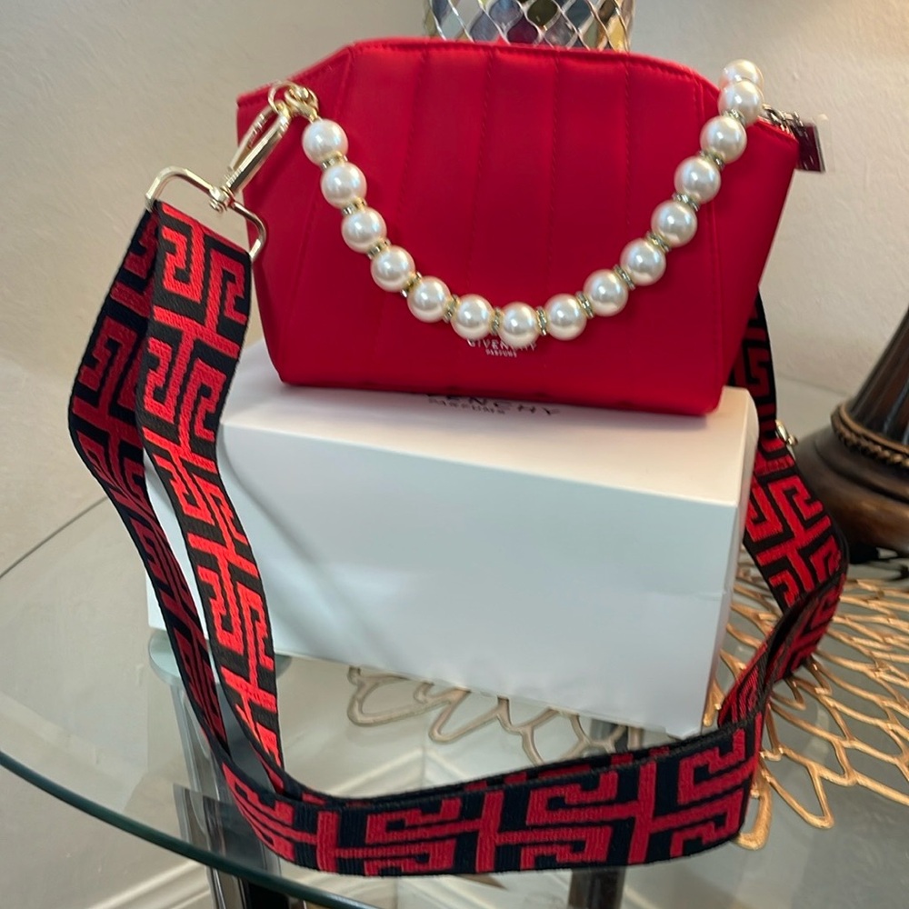 Givenchy - Picture 7 of 12